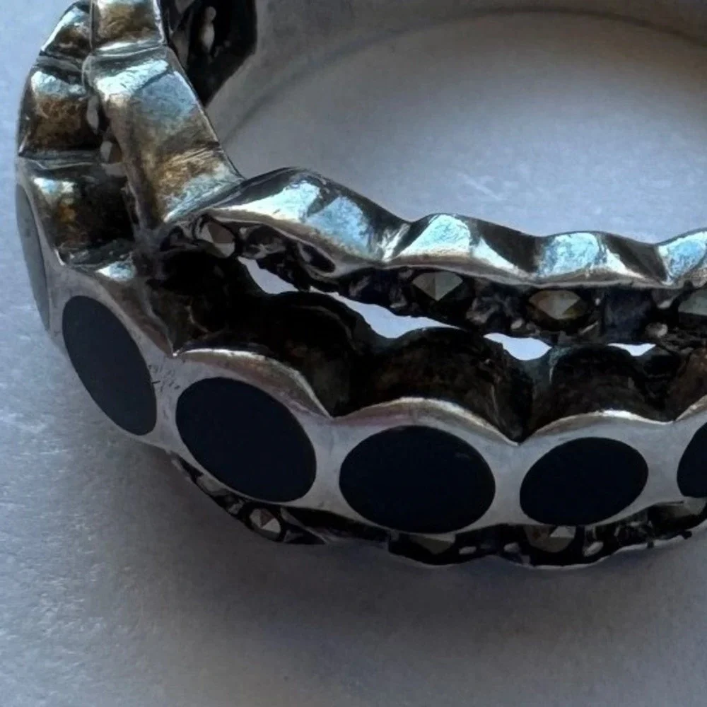Vintage 925 Sterling Raven Black Circle Detailed Studded Statement Ring Moody